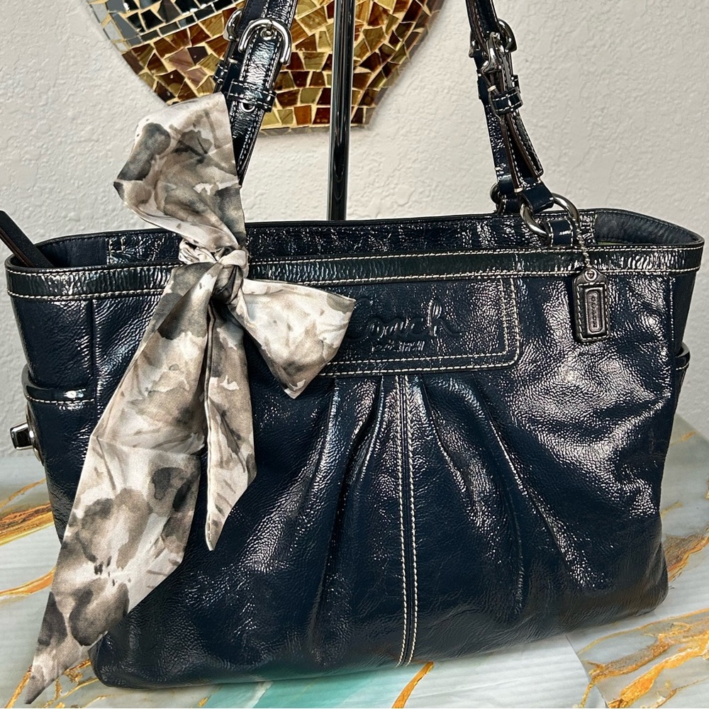 COACH 2009 Gallery Navy Blue Patent Leather Shoulder Bag 💙 - Picture 3 of 17